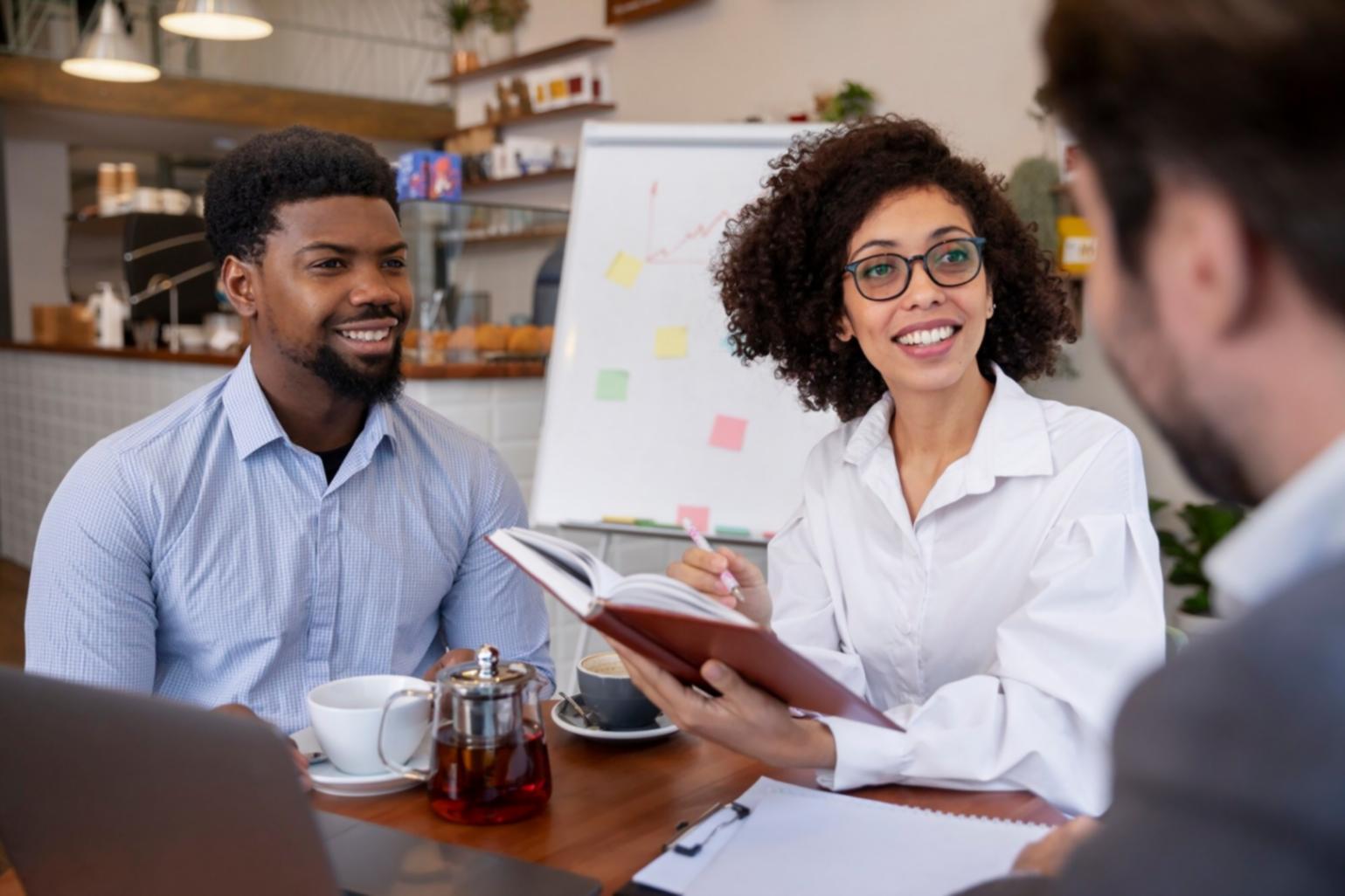 Pembelajaran membaca dan menginterpretasi laporan keuangan perusahaan publik di Indonesia dengan fokus pada neraca dan laba rugi